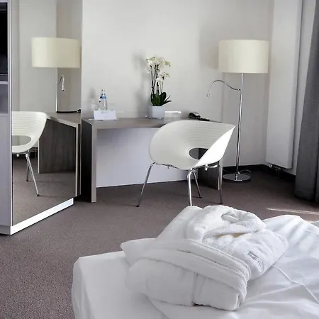 Schweizer Hof מלון 3*