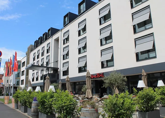 Schweizer Hof Hotel 3*